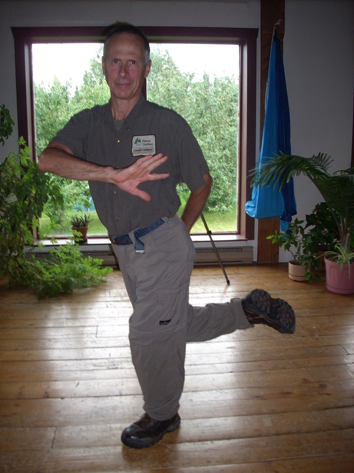 Daniel Cadieux fait du yoga.